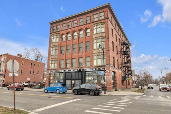 Horsefeathers Market & Residences property